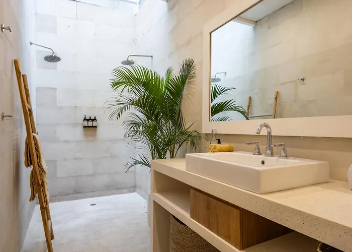 4br Villa, Private Pool, Walk To Apartamento *