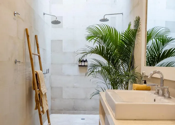 4br Villa, Private Pool, Walk To * Canggu