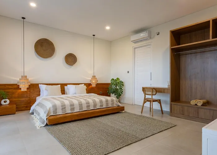 4br Villa, Private Pool, Walk To